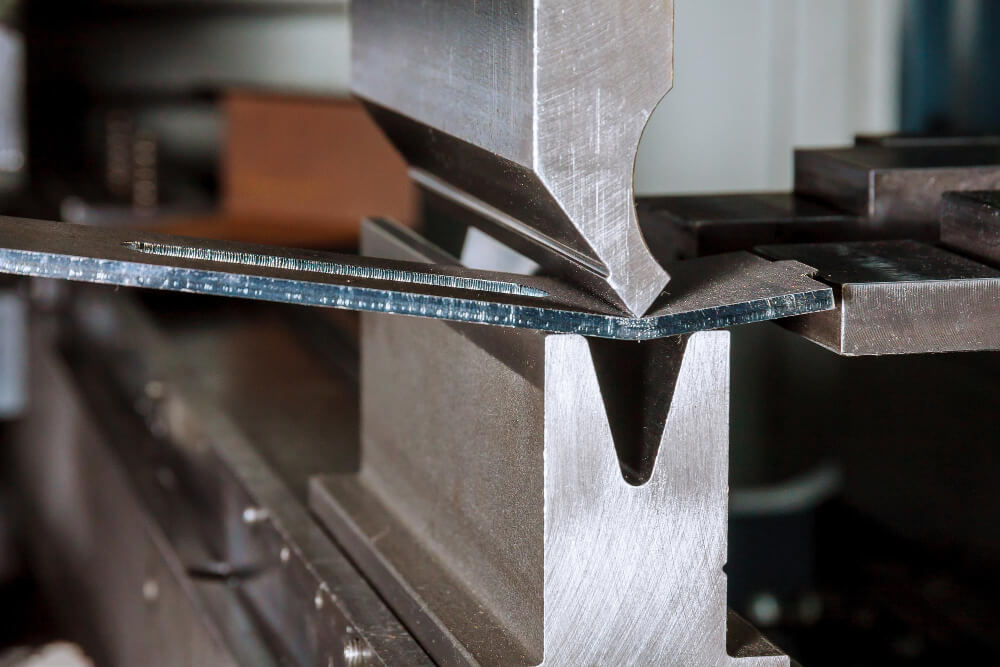 Corte e Dobra com Guilhotina e Dobradeira CNC: Onde Contratar